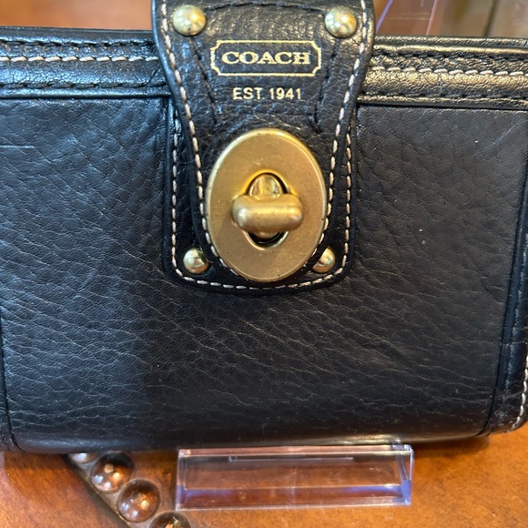 Coach Legacy Turnlock Wallet/Agenda - Picture 3 of 11